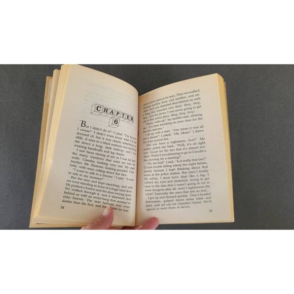 The Babysitters Club, Mystery #10, Stacey and the Mystery Money - Picture 7 of 10